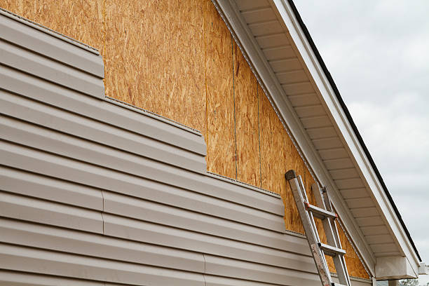 Professional Wood Siding technician working in Kenilworth, NJ